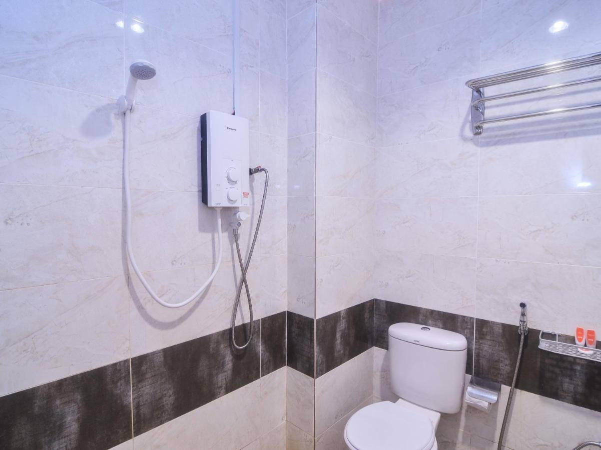 קוצ'ינג Oyo 1119 Memoire Express Hotel מראה חיצוני תמונה