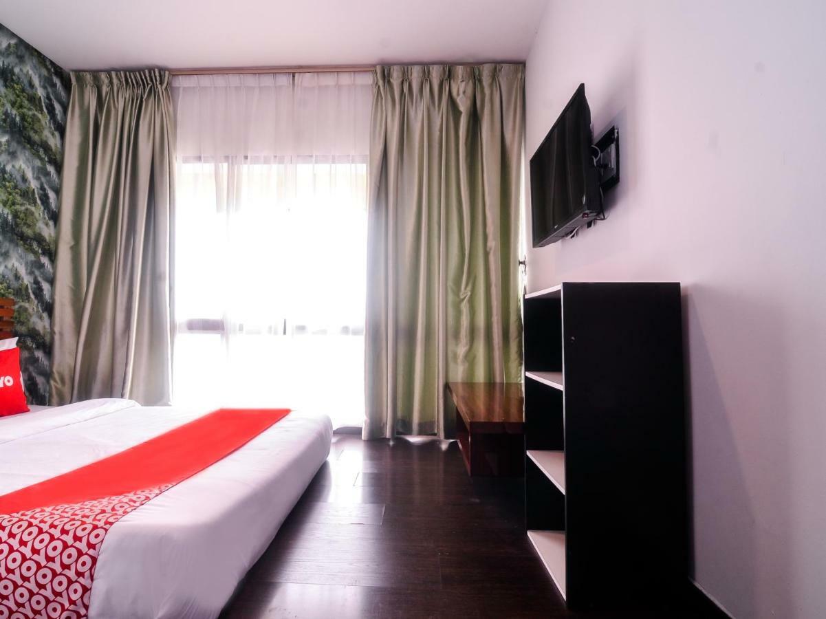 קוצ'ינג Oyo 1119 Memoire Express Hotel מראה חיצוני תמונה