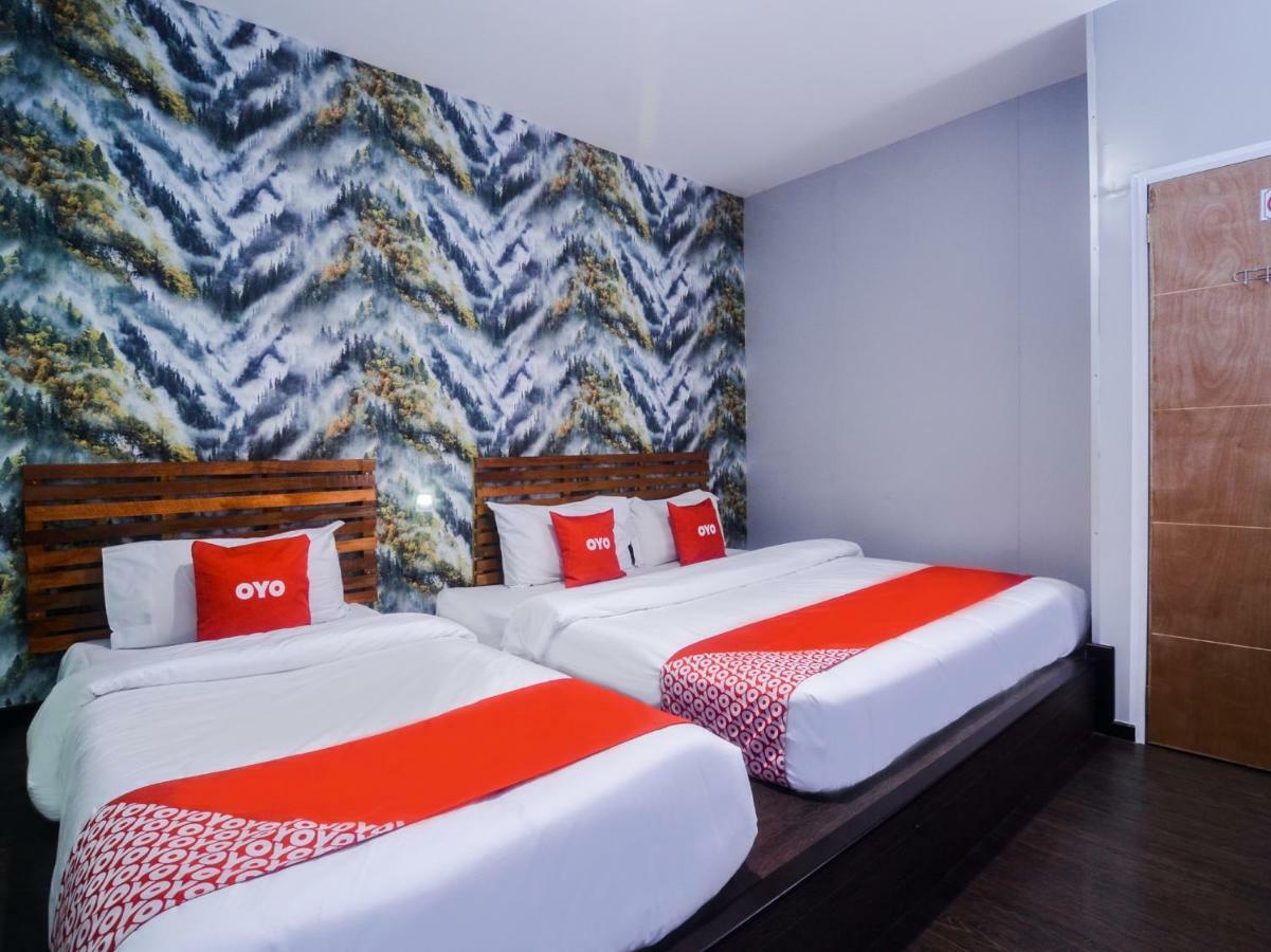 קוצ'ינג Oyo 1119 Memoire Express Hotel מראה חיצוני תמונה