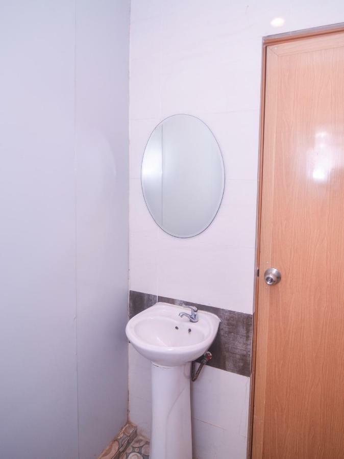 קוצ'ינג Oyo 1119 Memoire Express Hotel מראה חיצוני תמונה