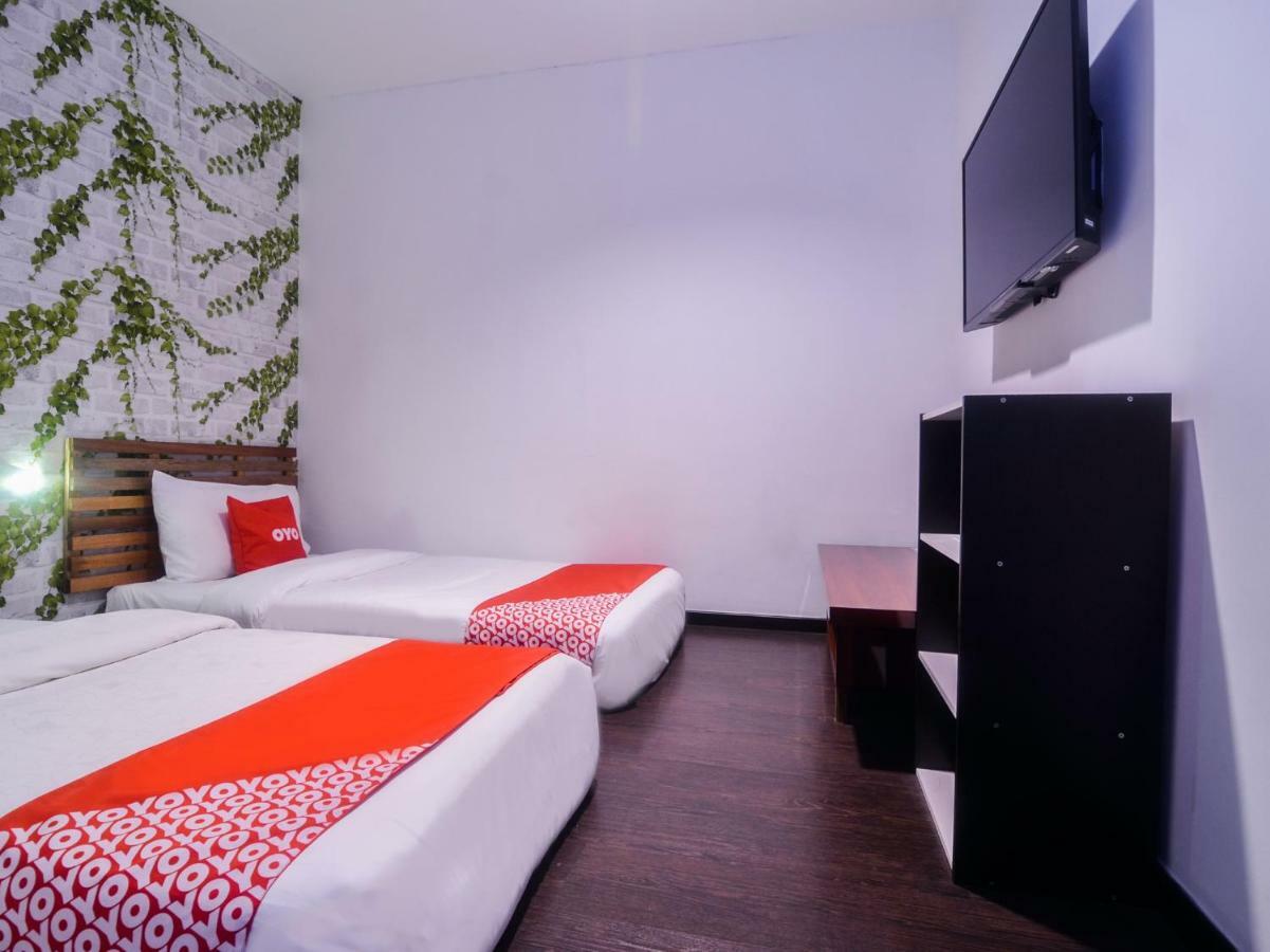 קוצ'ינג Oyo 1119 Memoire Express Hotel מראה חיצוני תמונה