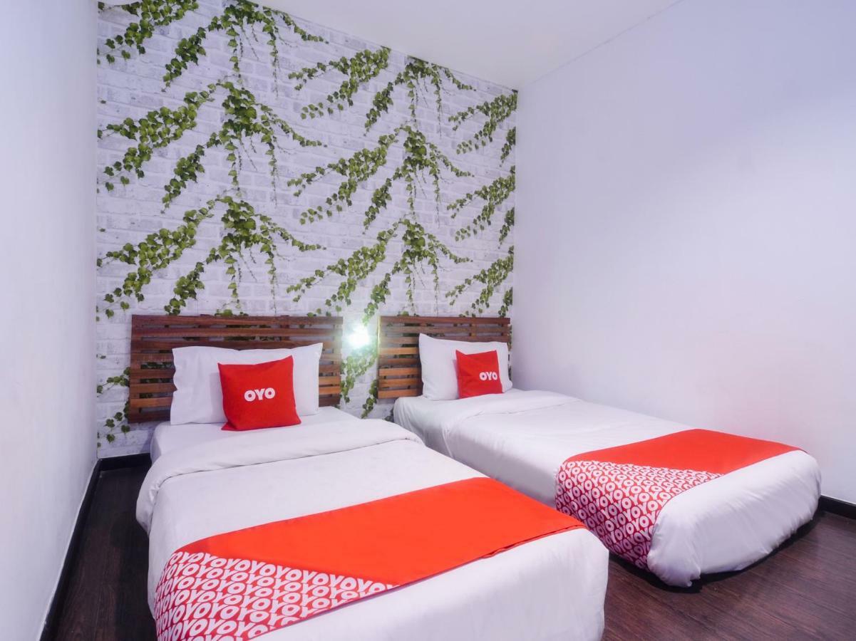 קוצ'ינג Oyo 1119 Memoire Express Hotel מראה חיצוני תמונה
