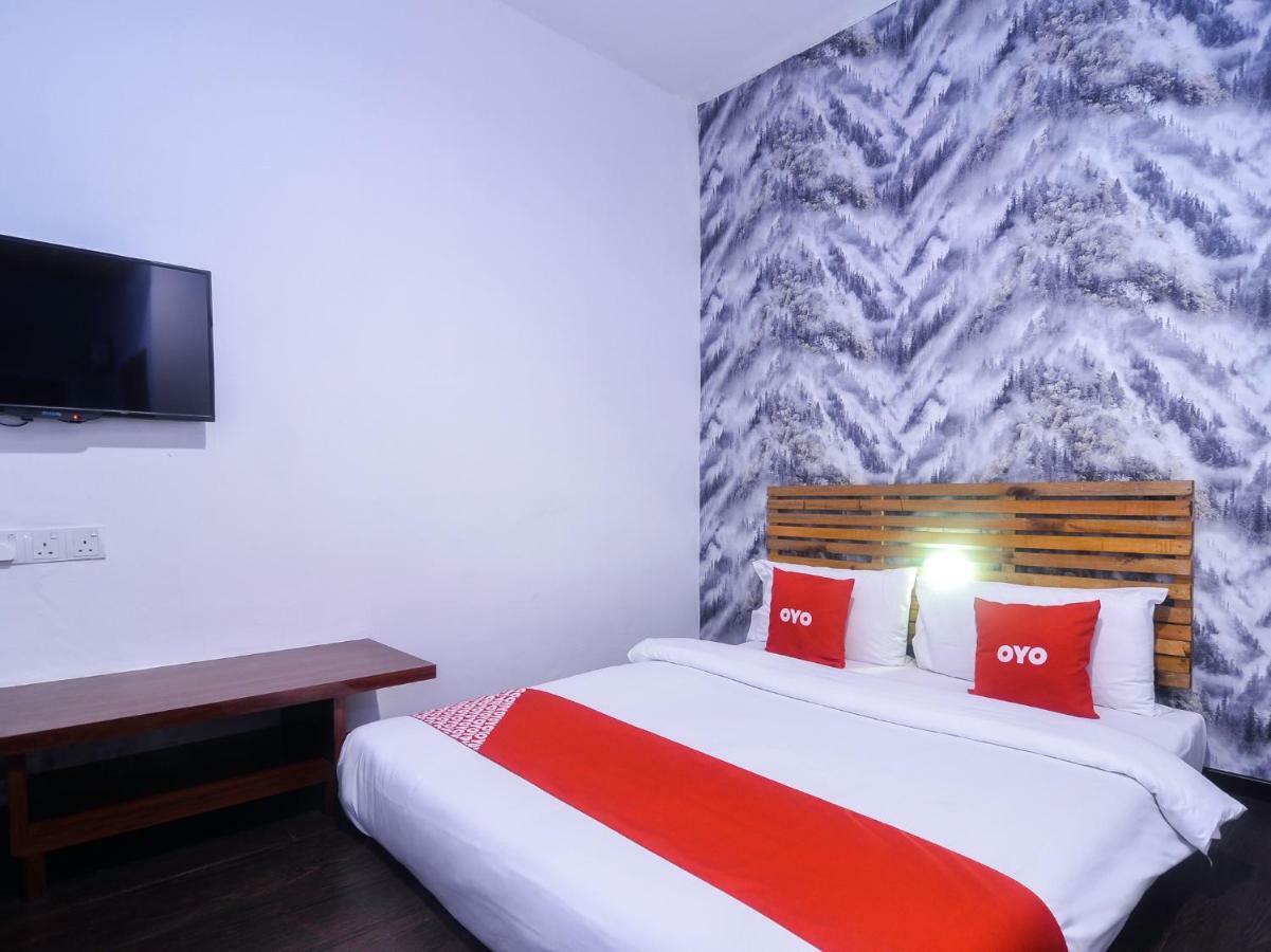 קוצ'ינג Oyo 1119 Memoire Express Hotel מראה חיצוני תמונה