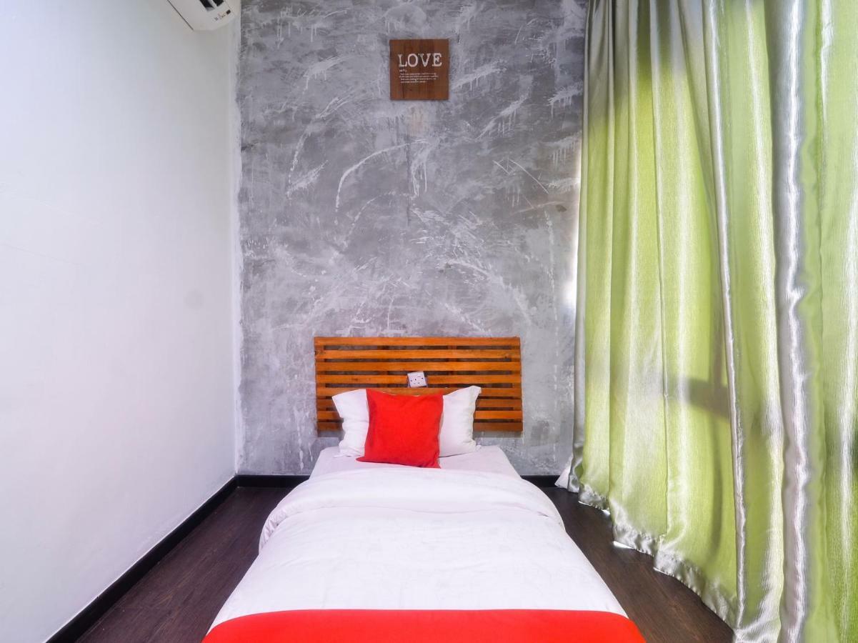קוצ'ינג Oyo 1119 Memoire Express Hotel מראה חיצוני תמונה