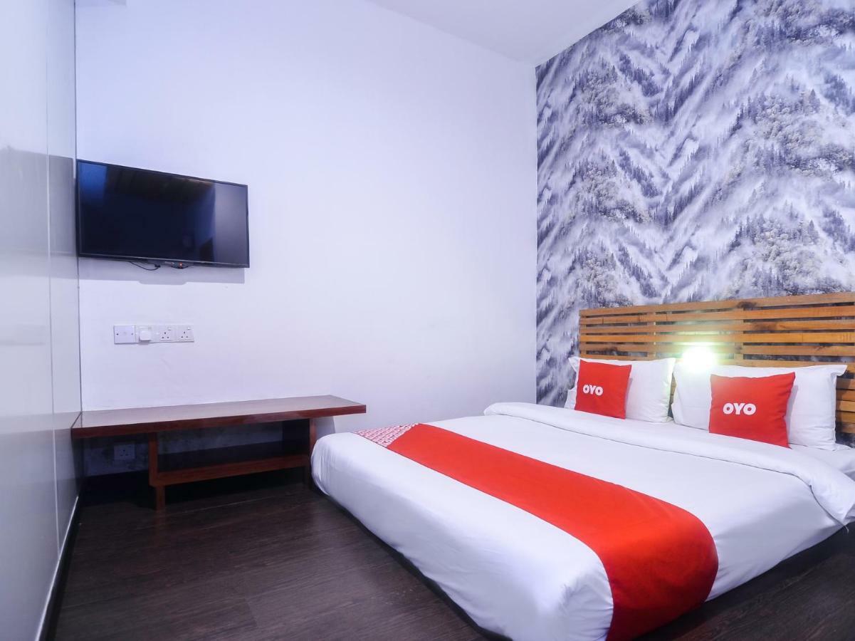 קוצ'ינג Oyo 1119 Memoire Express Hotel מראה חיצוני תמונה