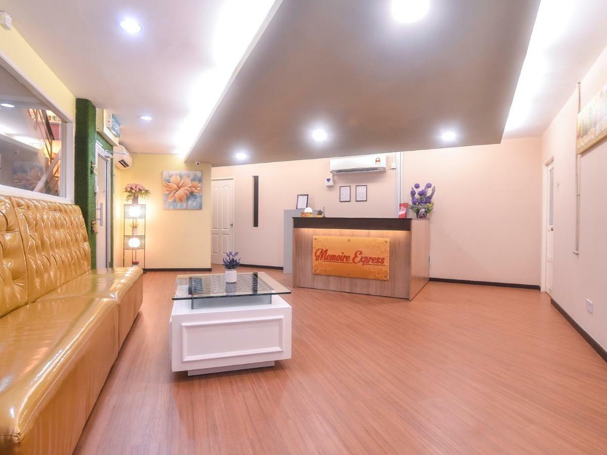 קוצ'ינג Oyo 1119 Memoire Express Hotel מראה חיצוני תמונה