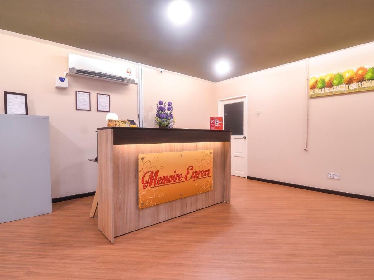 קוצ'ינג Oyo 1119 Memoire Express Hotel מראה חיצוני תמונה